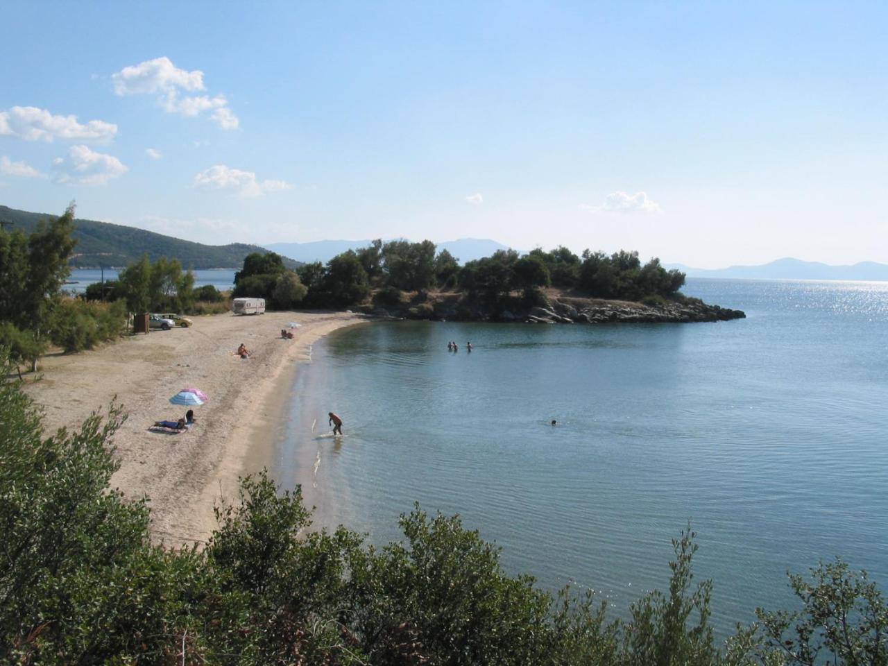 Razi Beach Hostal Lefokastro Exterior foto